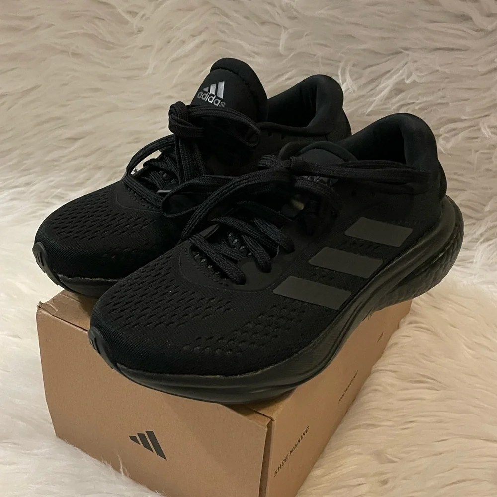 Adidas running shoes - Picture 1 of 8